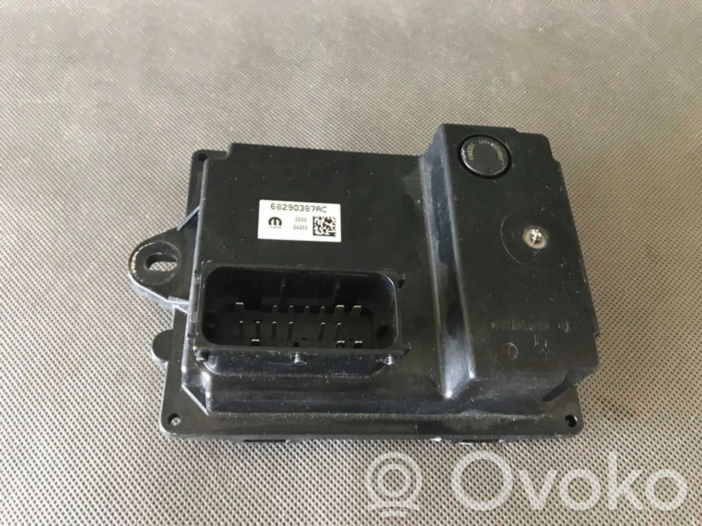 Muut ohjainlaitteet/moduulit   68290387AC