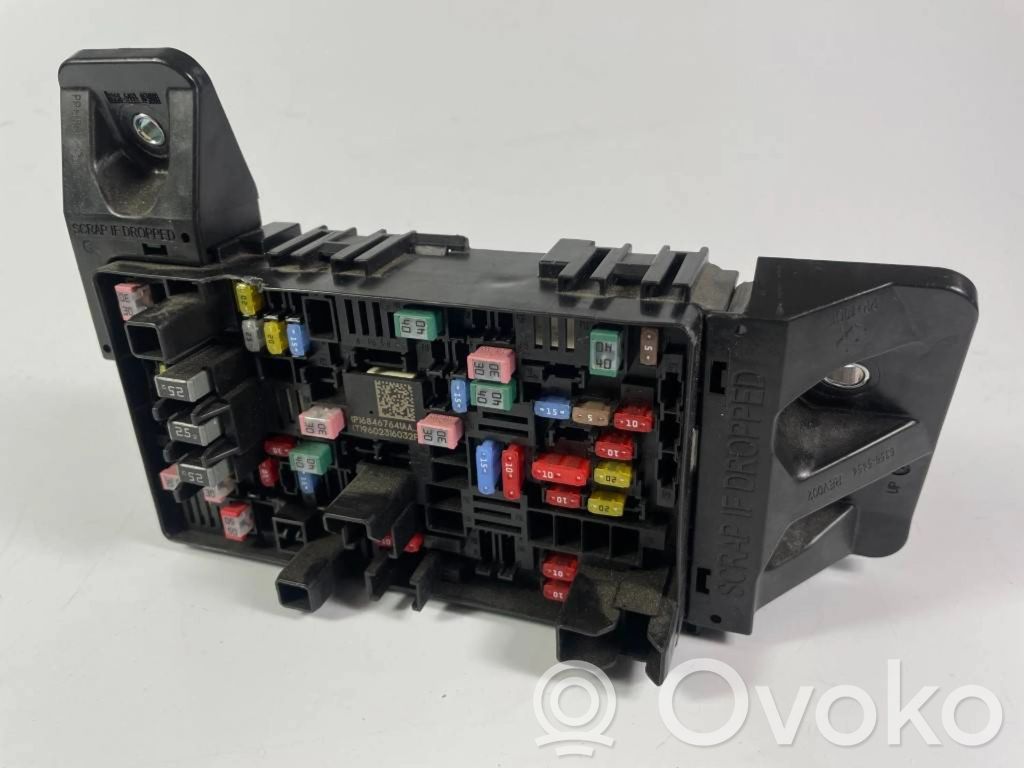 Fuse module   68467641AA