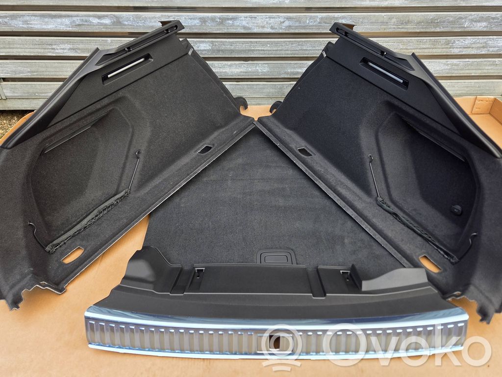 Audi e-tron Trunk/boot side trim panel 