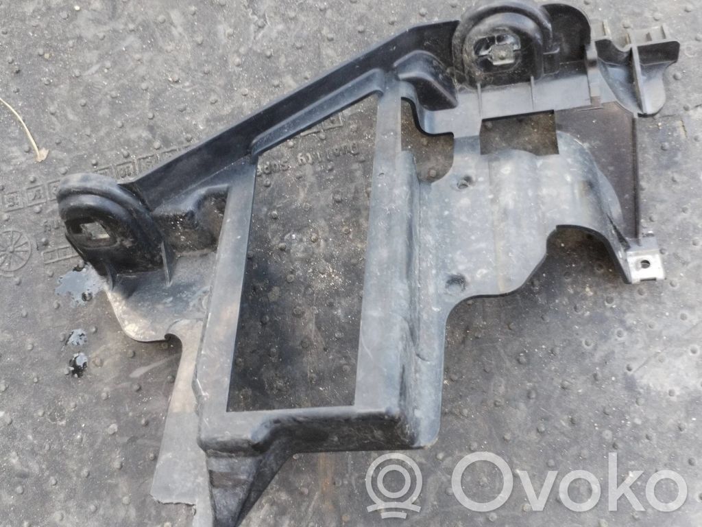 Halterung Scheinwerfer   224568