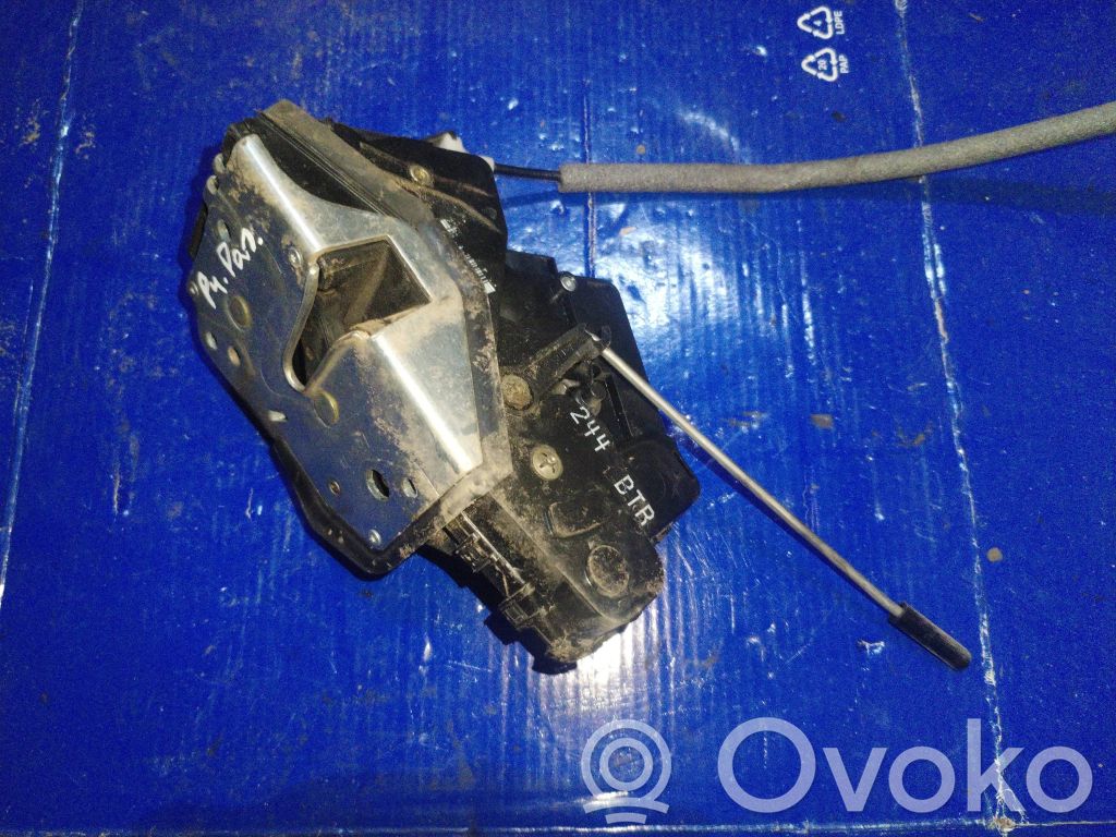 BMW 3 E46 Priekšpusē slēdzene 