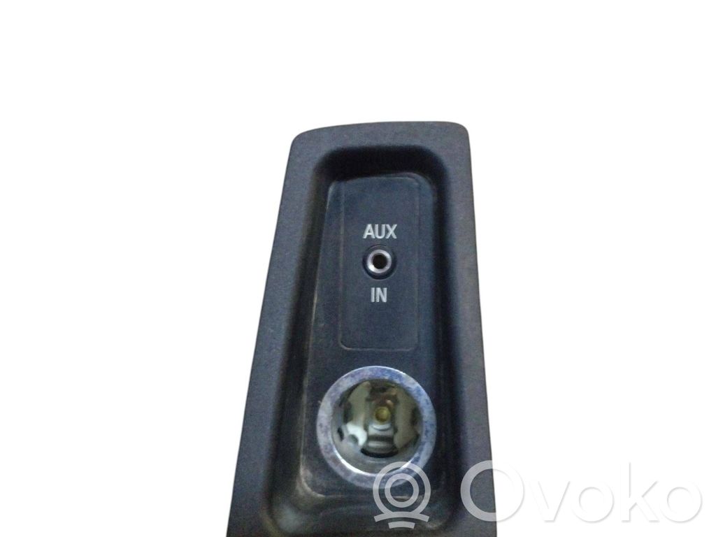AUX jungtis   9110410,6930561