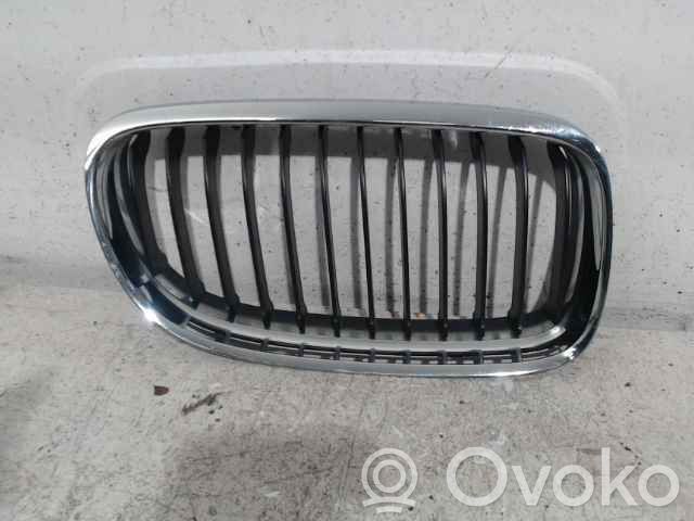BMW 3 E90 E91 Etupuskurin alempi jäähdytinsäleikkö 