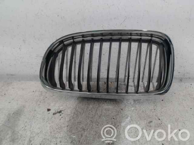 BMW 3 E90 E91 Etupuskurin alempi jäähdytinsäleikkö 