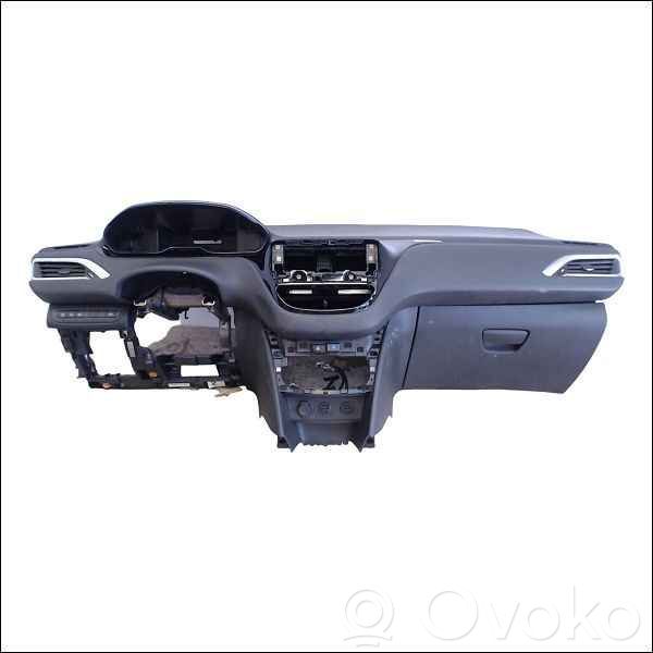 Peugeot 208 I Dashboard 
