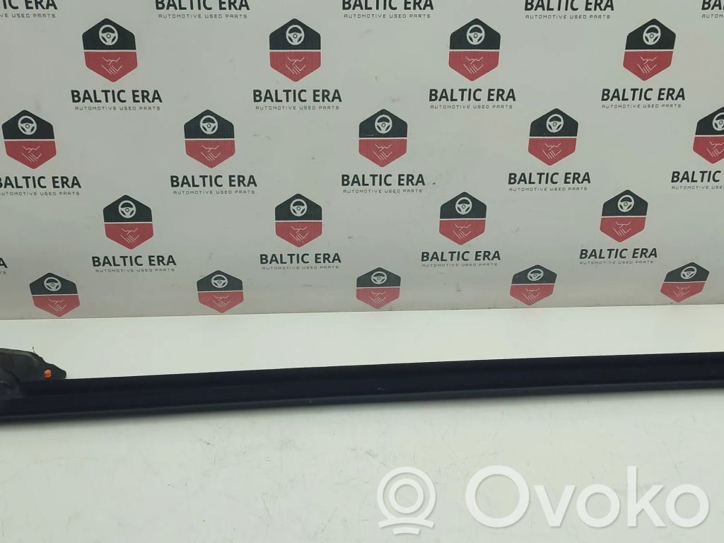 Tesla Model 3 Отделка стекла передней двери 