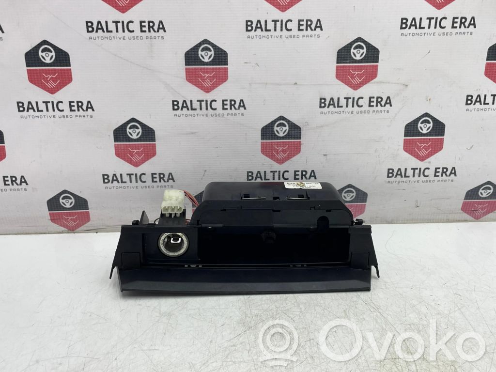 BMW 7 F01 F02 F03 F04 Auton tuhkakuppi 