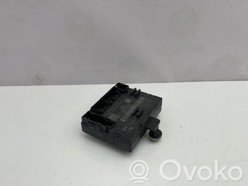 Volkswagen Jetta VI Door control unit/module 