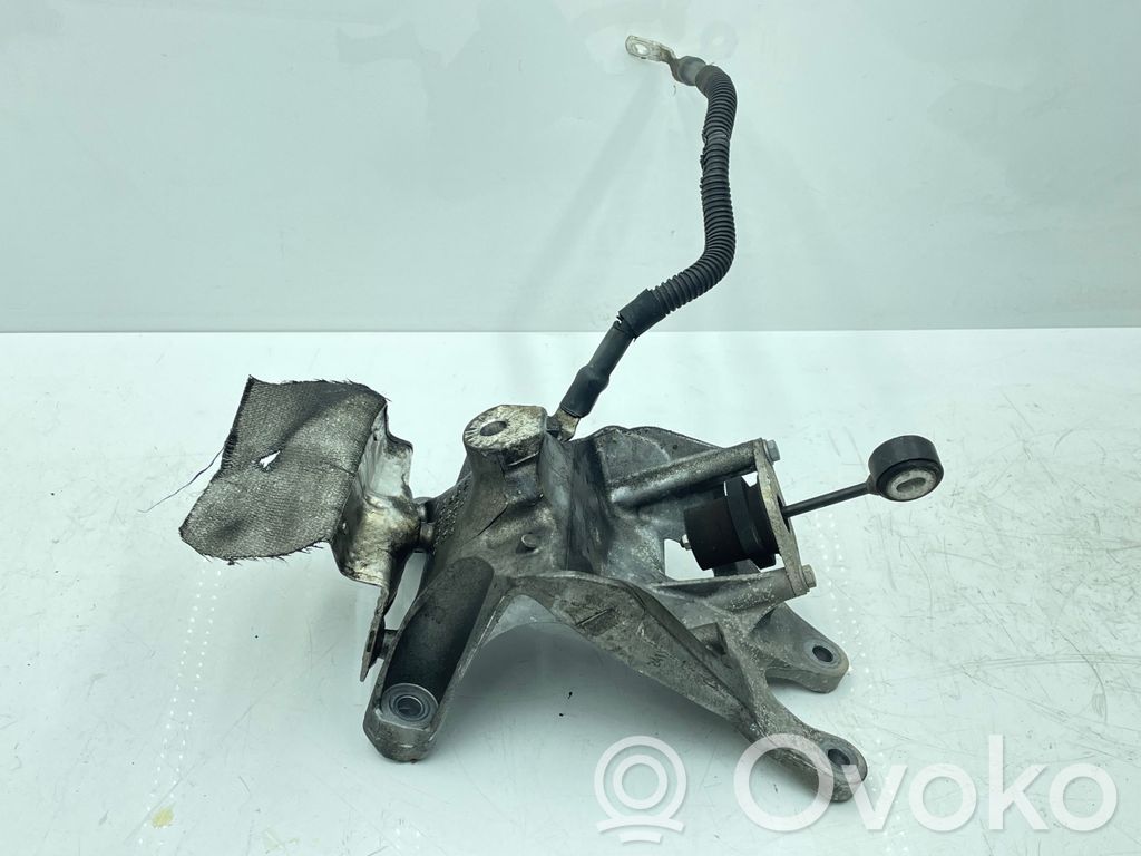 Audi A4 Allroad B9 Engine mounting bracket 