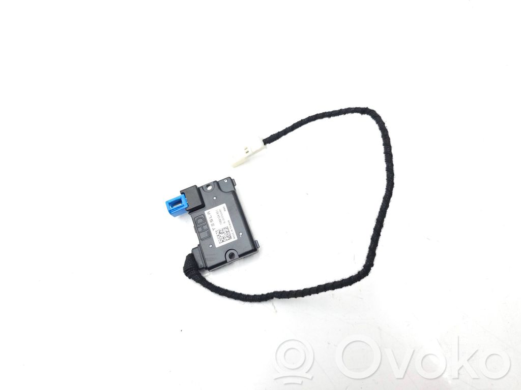 Tesla Model Y Windshield/windscreen camera 