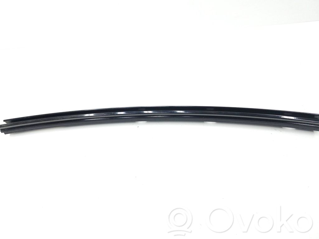 BMW 3 G20 G21 Ramka szyby drzwi tylnych 