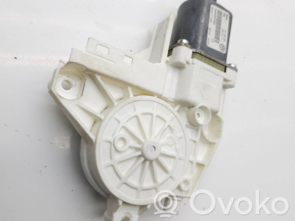 Volkswagen Tiguan Silnik regulatora szyby drzwi przednich 