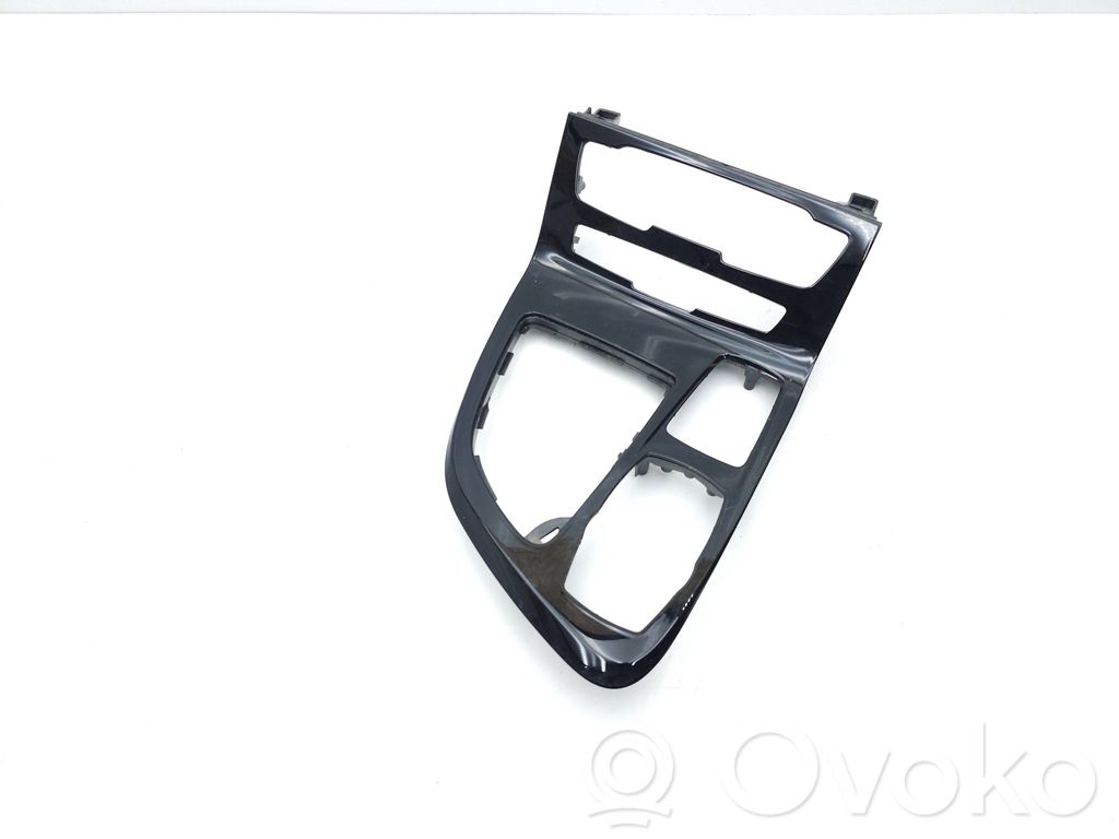 BMW 2 F46 Ozdoba tunelu środkowego 