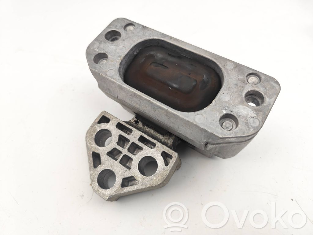 Jeep Compass Engine mount bracket 