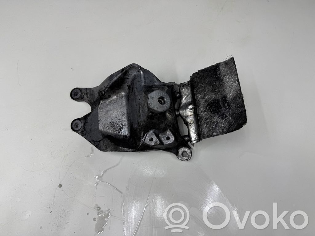 Audi Q7 4M Engine mounting bracket 