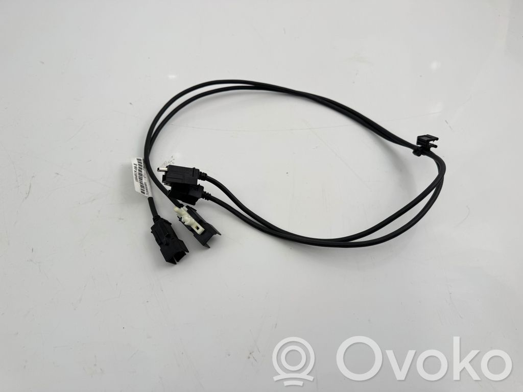 Tesla Model S Conector priză AUX 