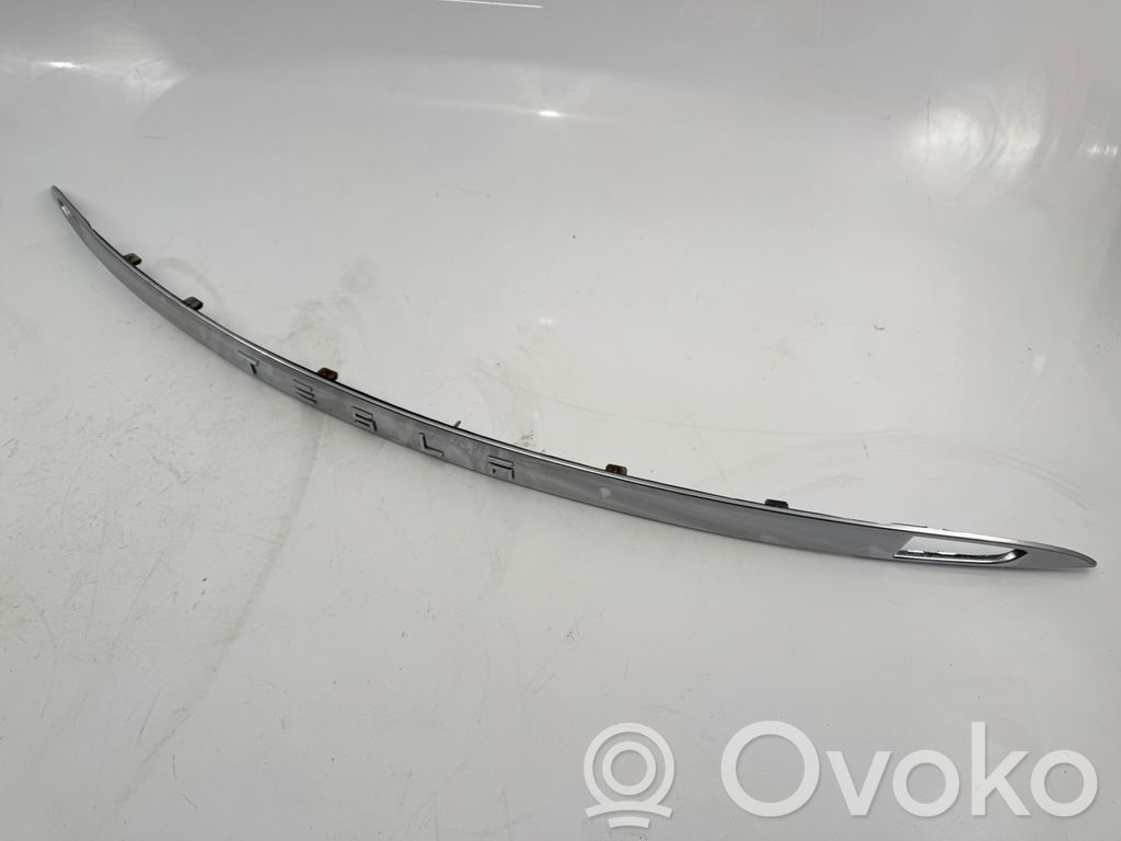 Tesla Model S Tailgate trim 
