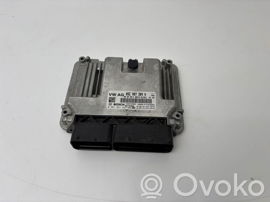 Volkswagen Golf VII Engine control unit/module 