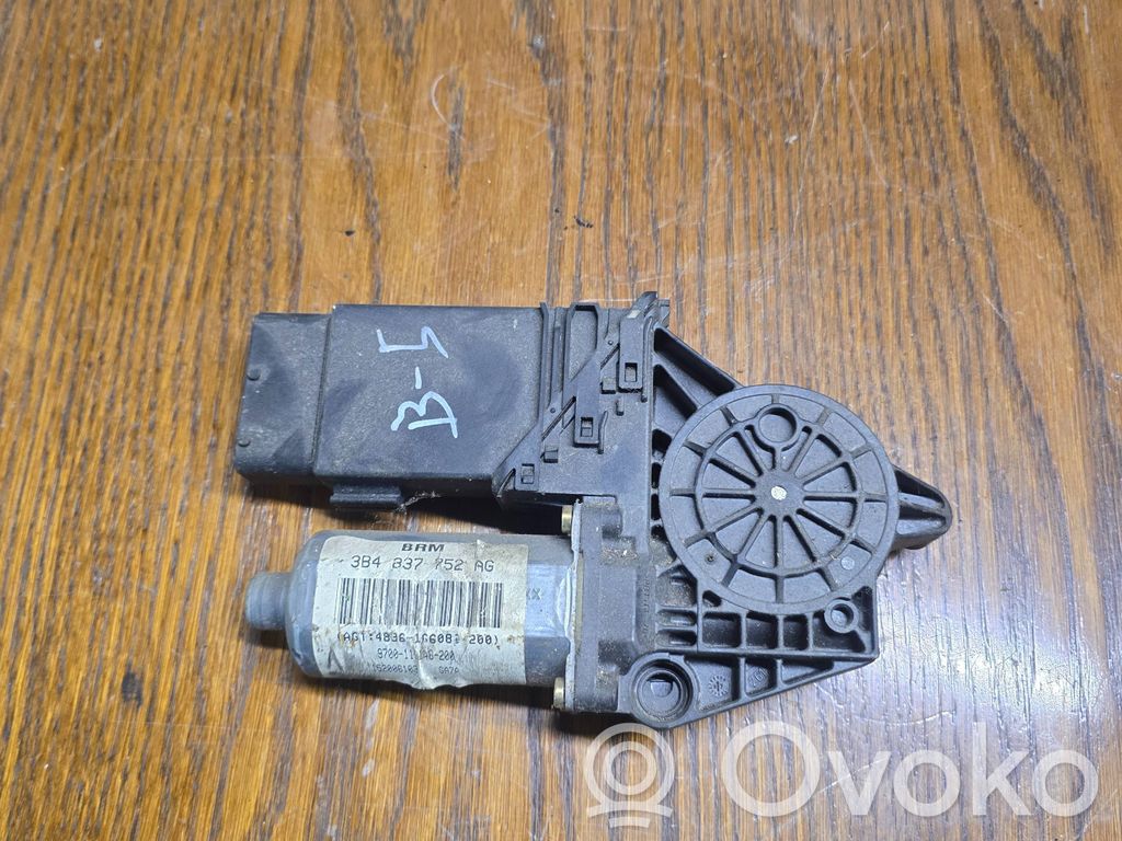 Volkswagen PASSAT B5.5 Silnik regulatora szyby drzwi przednich 