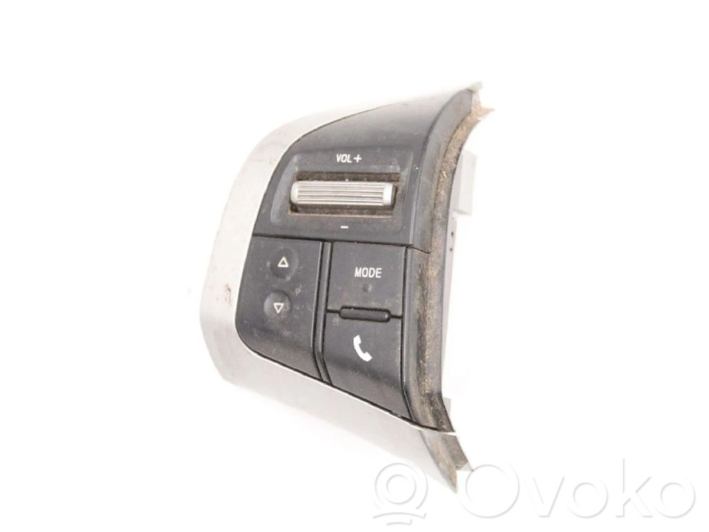 Isuzu D-Max Steering wheel buttons/switches 