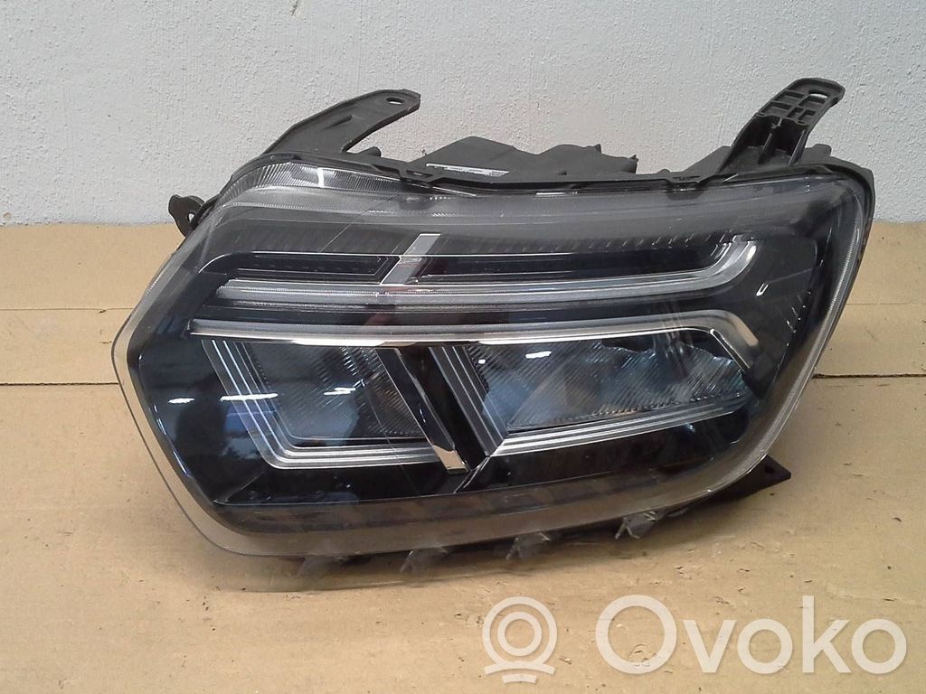 Renault Duster II Lampa przednia 