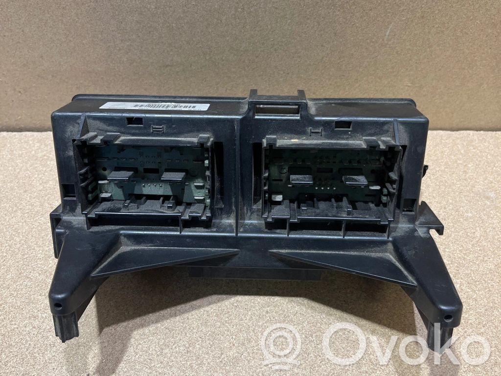 Jeep Grand Cherokee (WK) Fuse module 