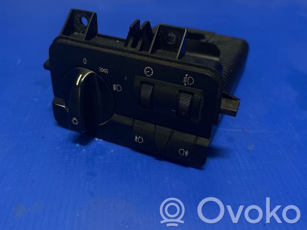 Light switch   6919829,037239051,0012000