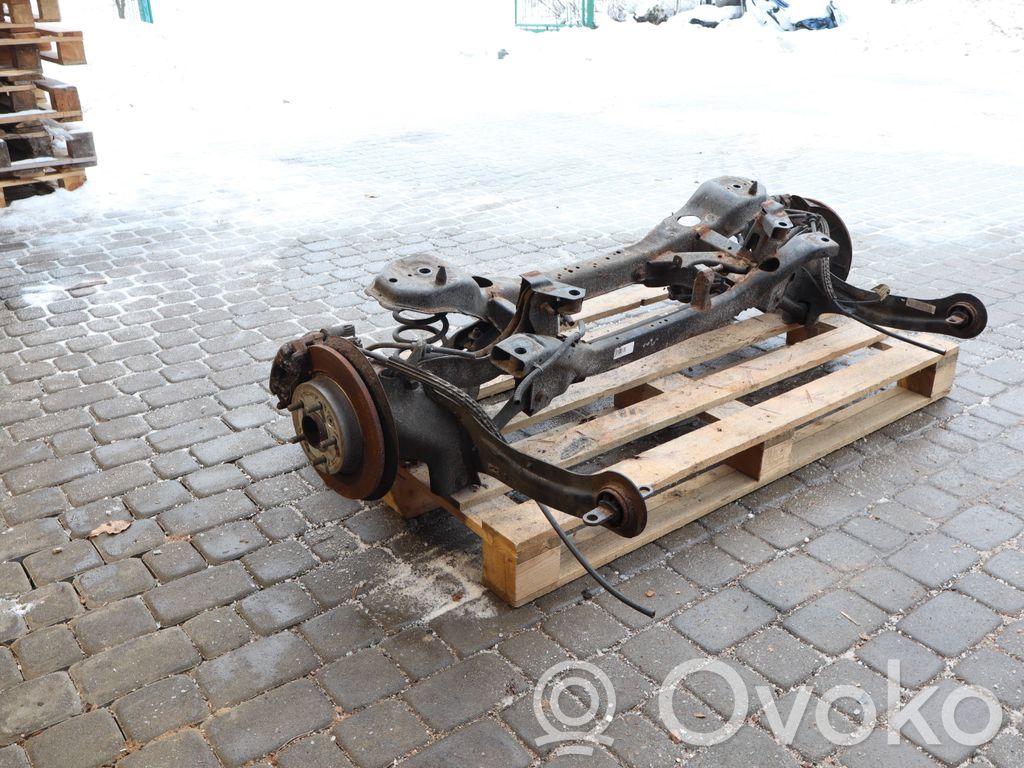 Volvo V40 Galinis traversas 