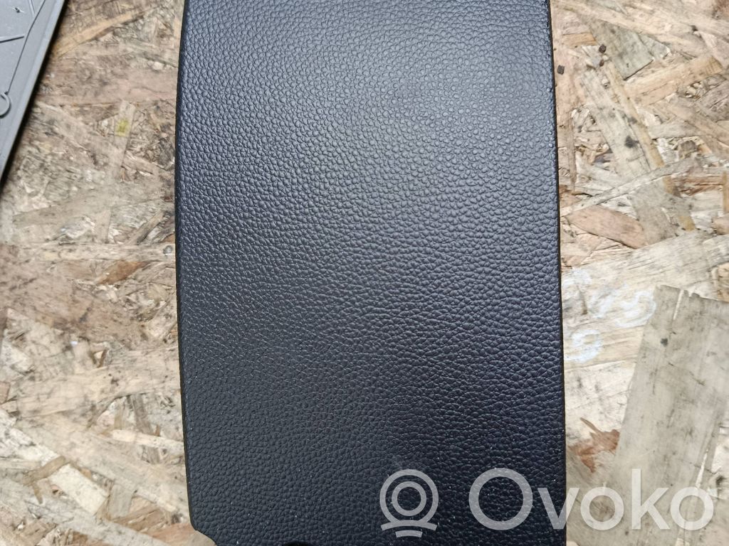 BMW 1 E81 E87 Kita panelės detalė 