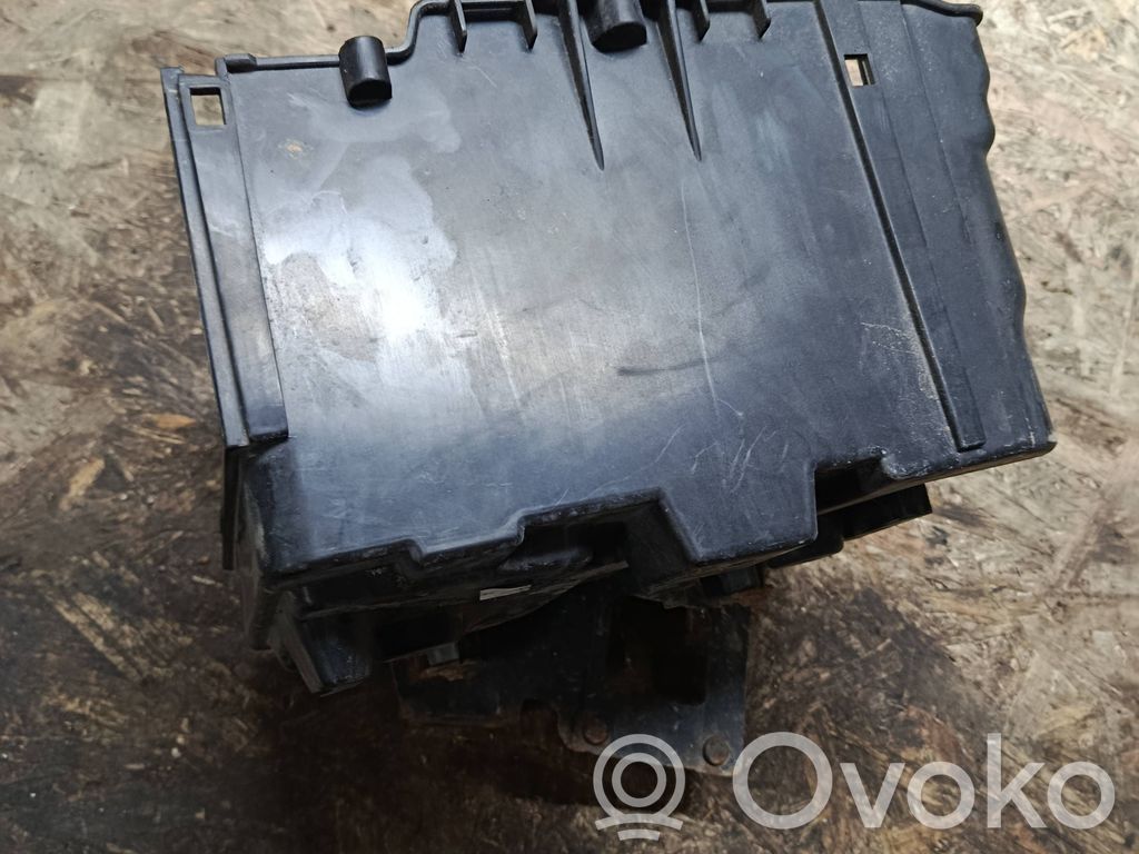 Support boîte de batterie   8V2110723BD,ASC6A