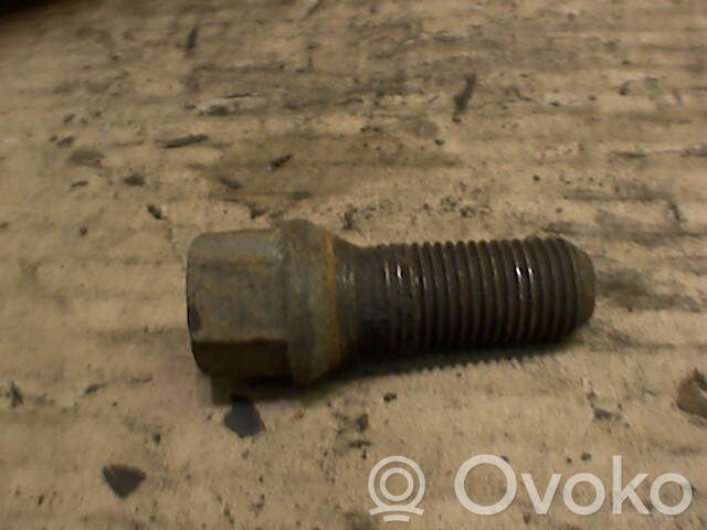 Audi A4 S4 B5 8D Mutterit/pultit 