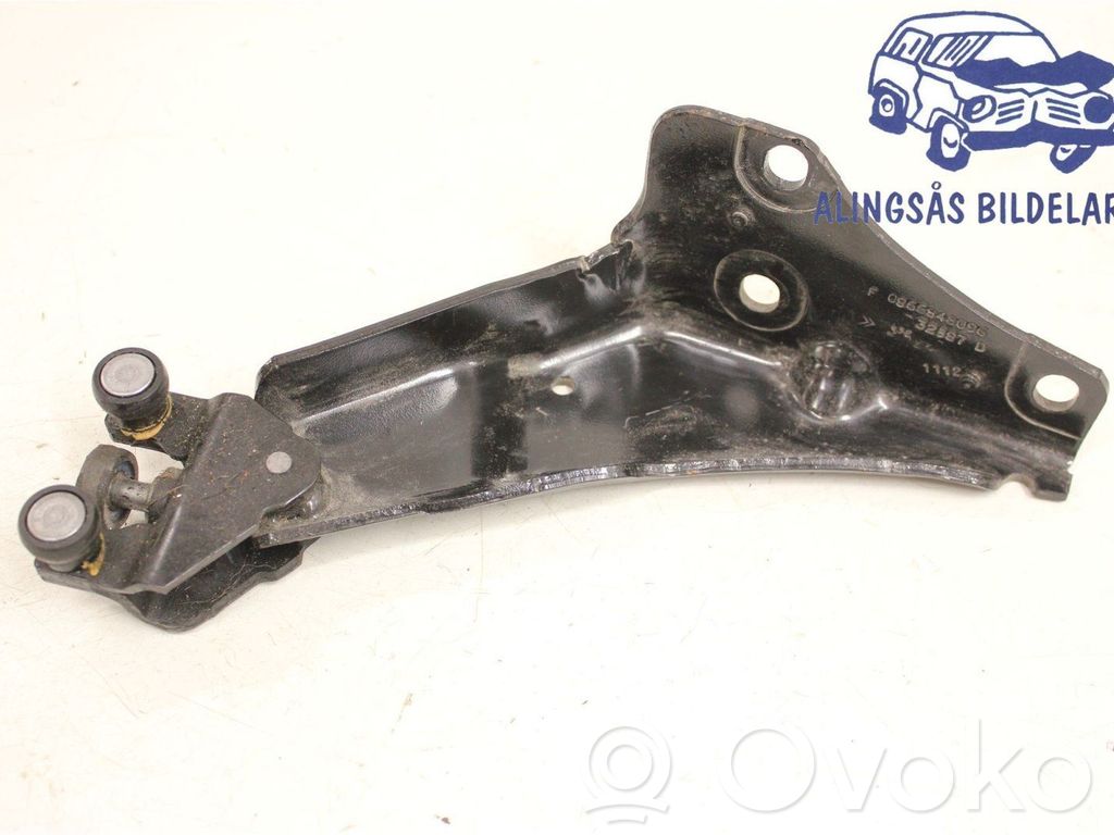 Peugeot Partner Front door lower hinge 