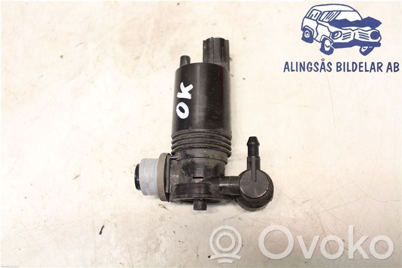 Windscreen/windshield washer pump   8A6117K624AA