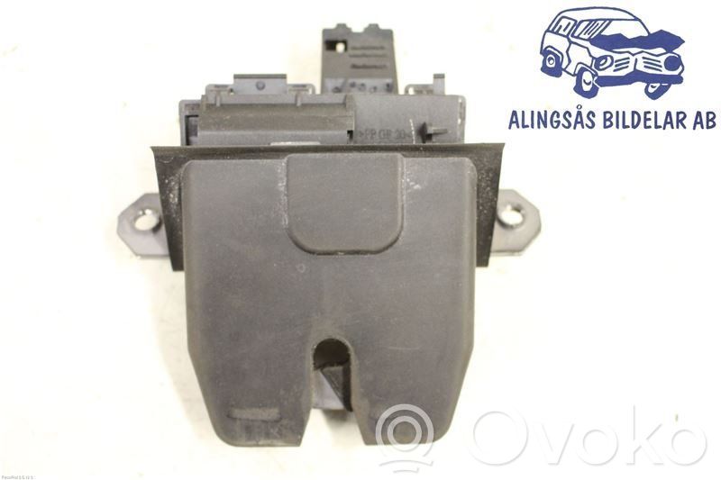 Aizmugurējā pārsega slēdzene   31276698