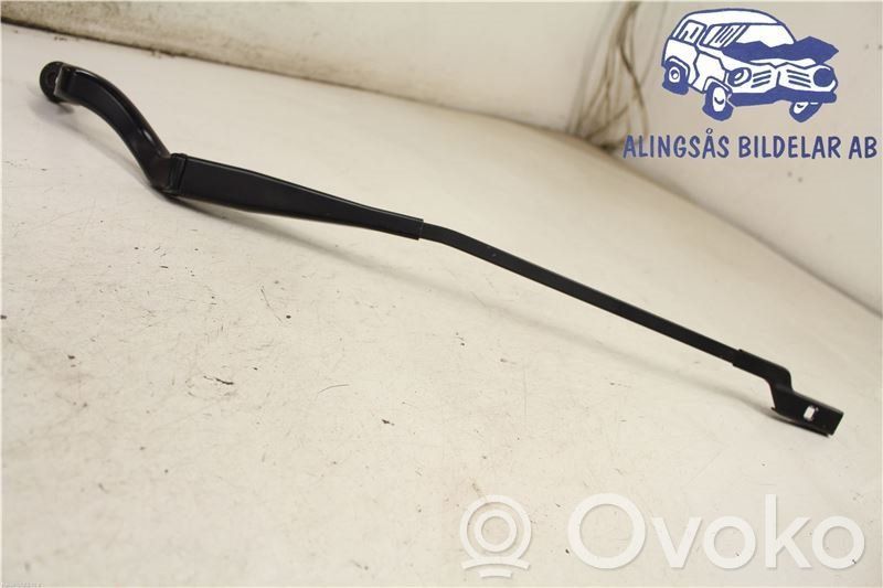 Brazo del limpiaparabrisas delantero   6M2117526AB