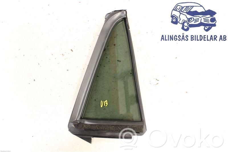 Ventanilla de ventilación de la puerta trasera   GHP973651