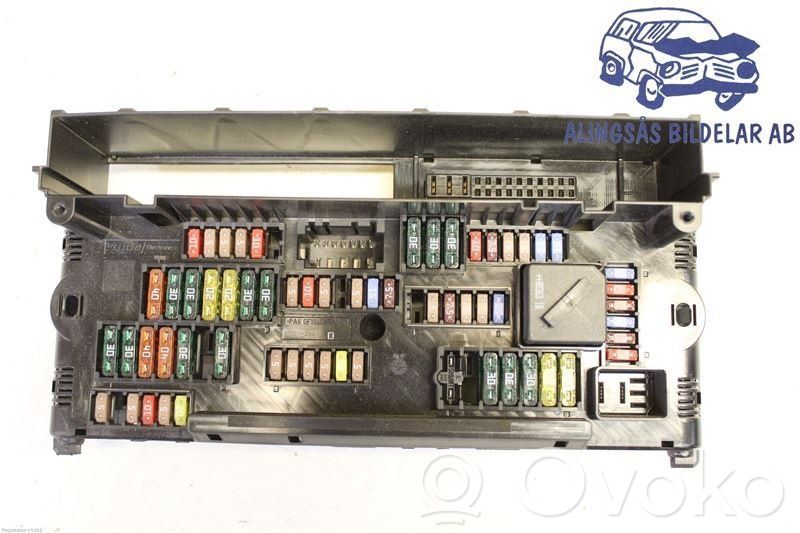 BMW 7 F01 F02 F03 F04 Ramka / Moduł bezpieczników 