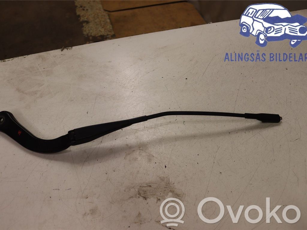 BMW 3 E90 E91 Front wiper blade arm 
