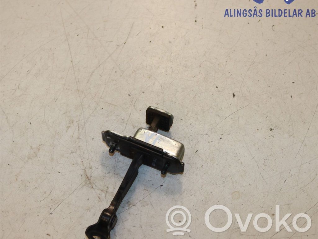 KIA Ceed Etuoven pidätin 