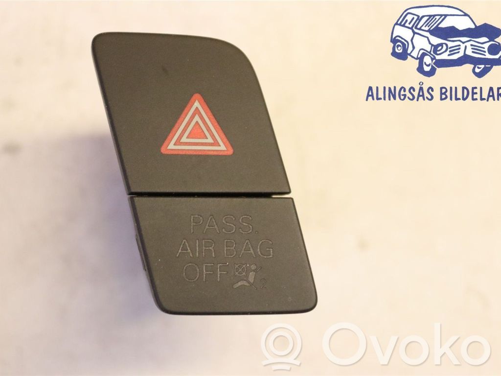 Audi Q3 8U Przycisk świateł awaryjnych 