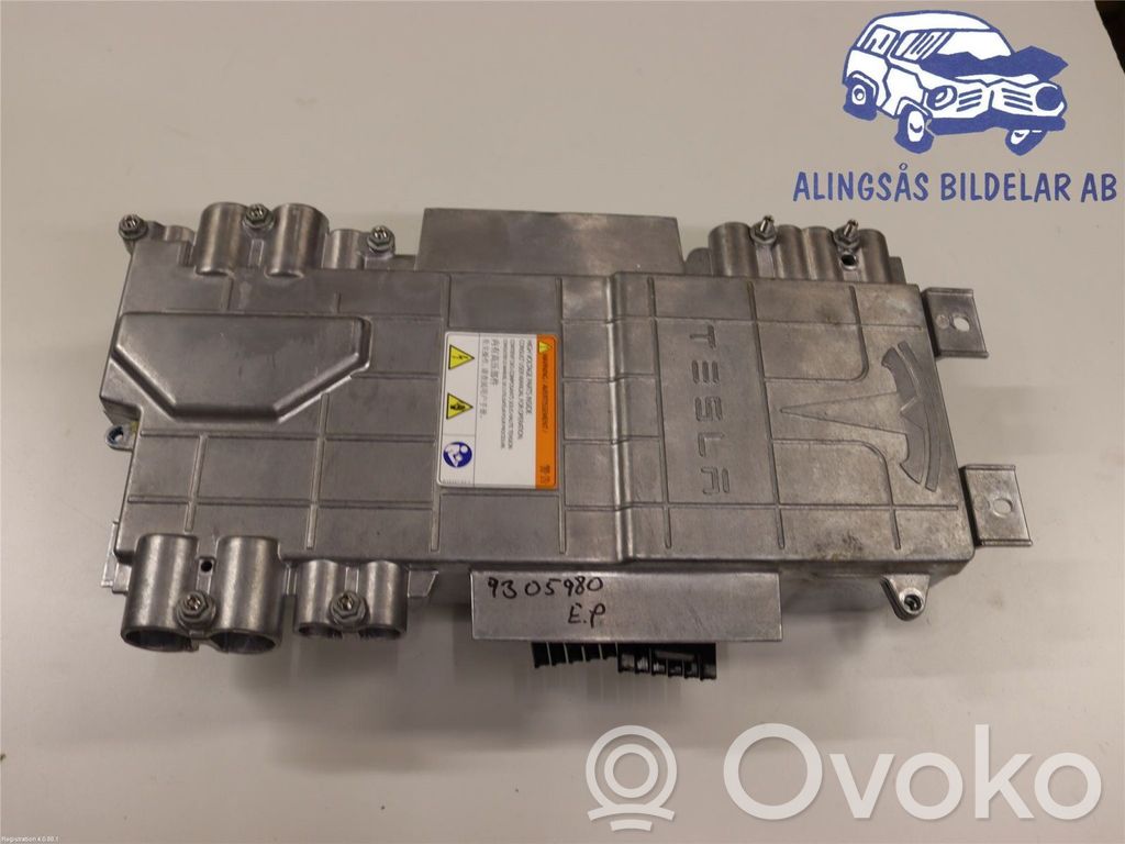 Inversor/convertidor de voltaje   104891200A
