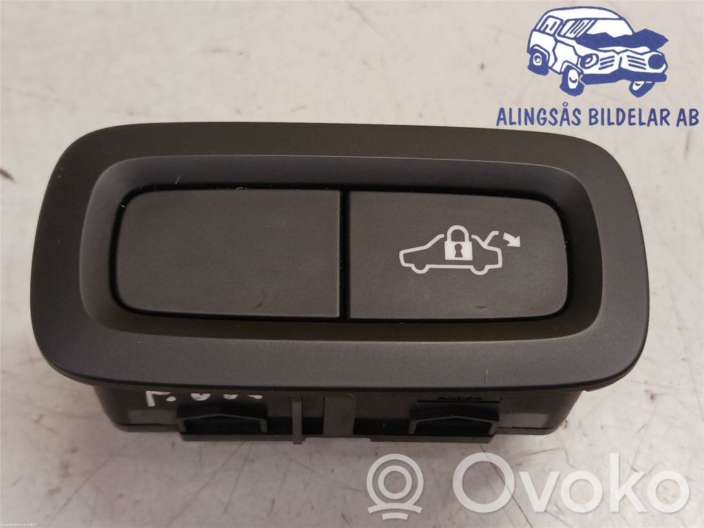Volvo XC40 Botón interruptor de maletero abierto 