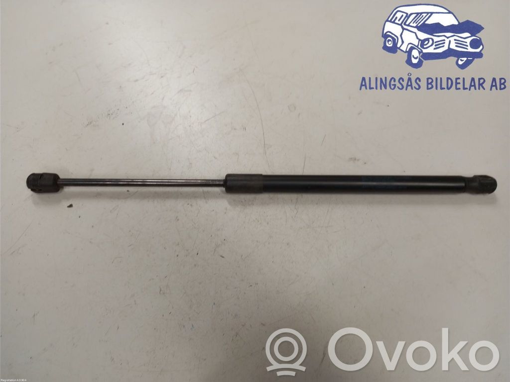 Suzuki SX4 Tailgate strut 