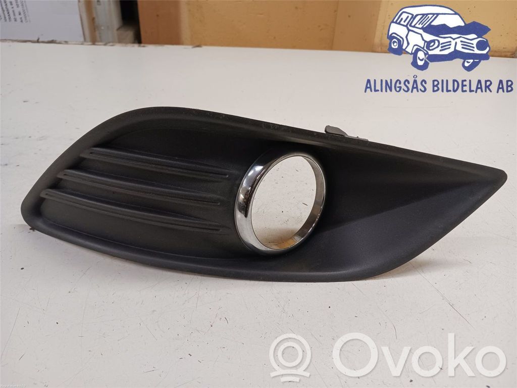 Ford Focus Etusumuvalon ritilä 