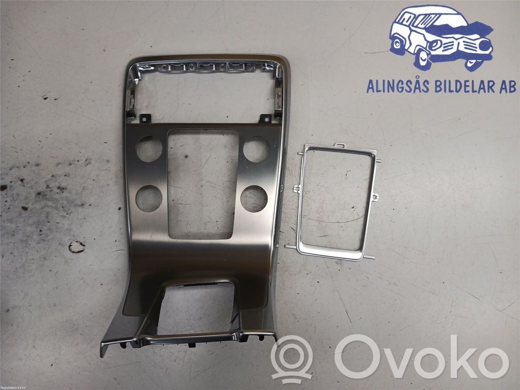 Volvo V60 Moldura de la unidad delantera de radio/GPS 