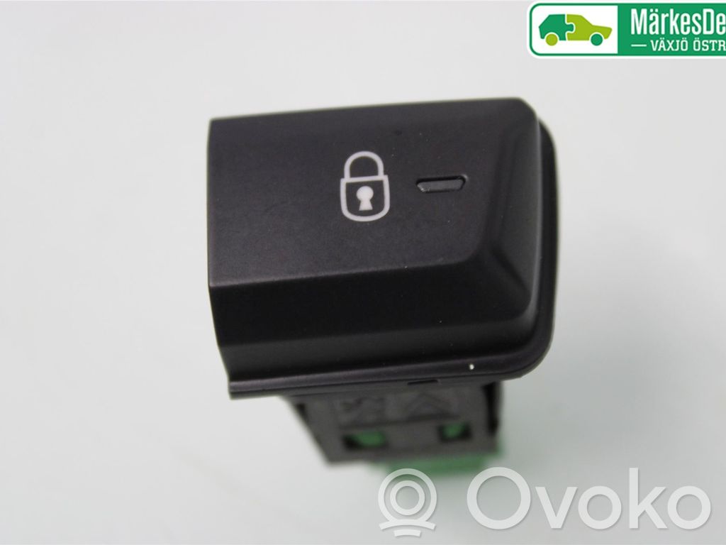 Peugeot 2008 I Central locking switch button 