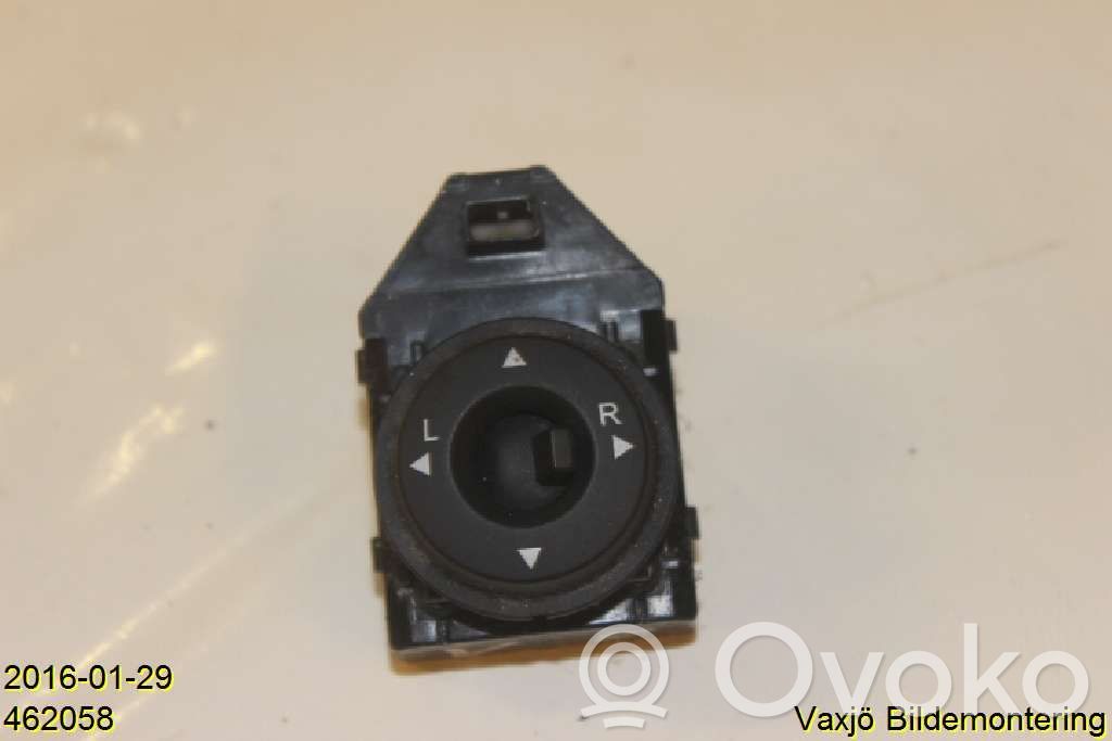 Wing mirror switch   935601H000