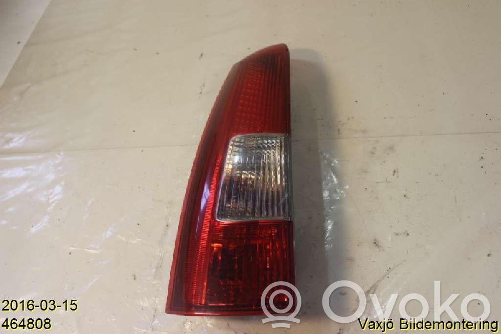Volvo V70 Aizmugurējais lukturis virsbūvē 