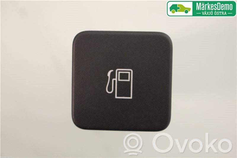 Citroen C4 II Fuel tank opening switch 