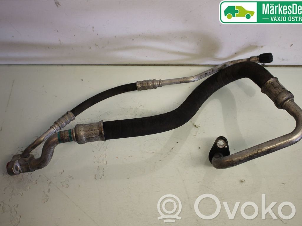 BMW 1 E81 E87 Ilmastointilaitteen putki (A/C) 